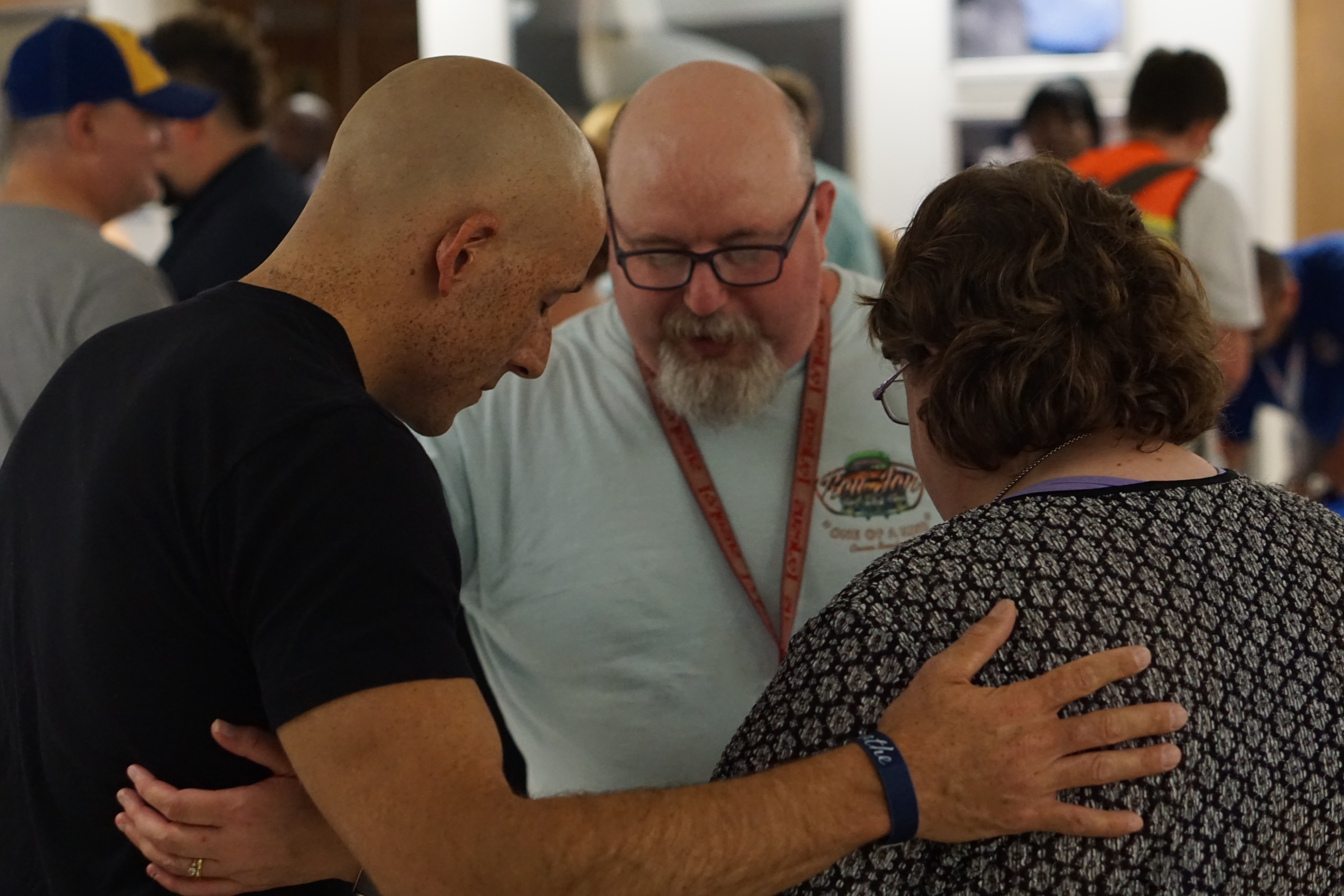Bob Curtis and wife Jennifer pray with Kevin Hines